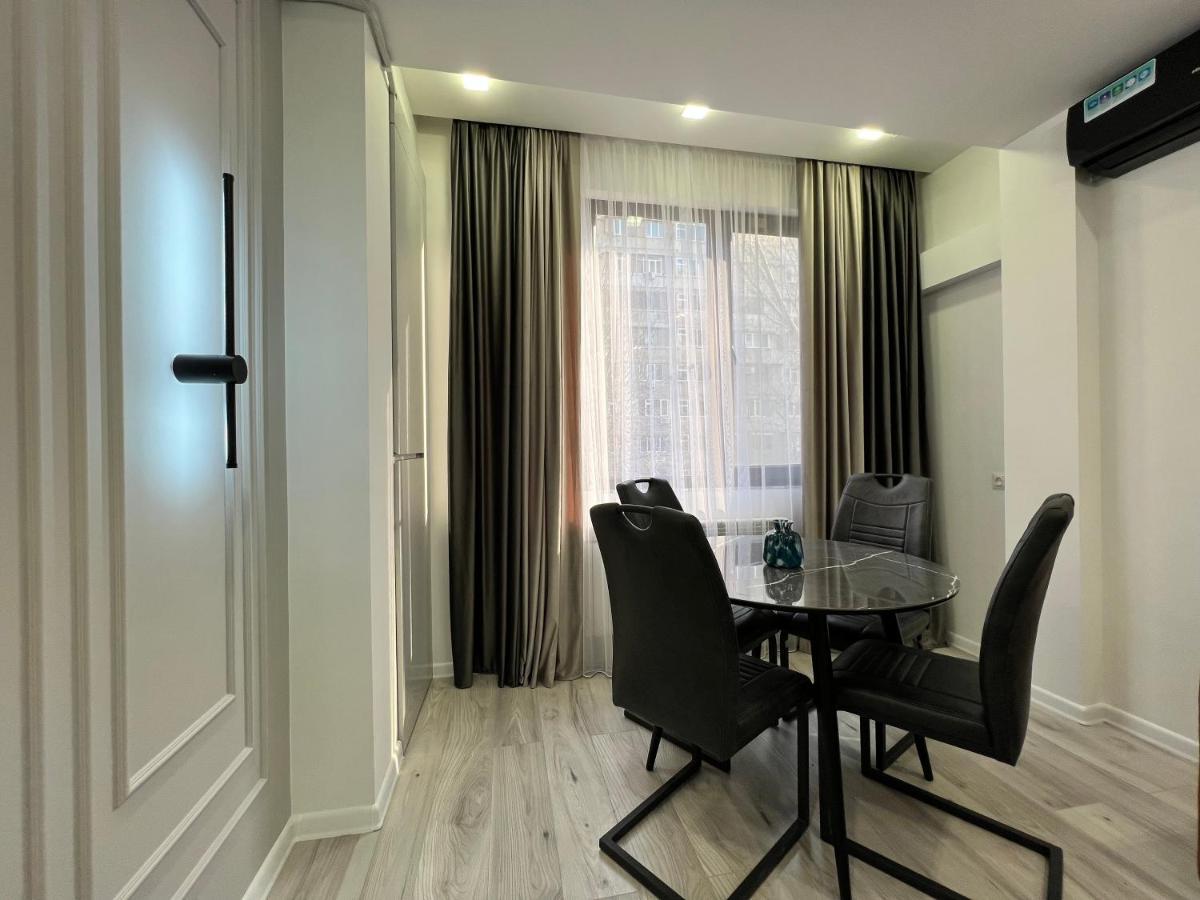 Cozy Apt 3 City Center Yerevan Exterior photo