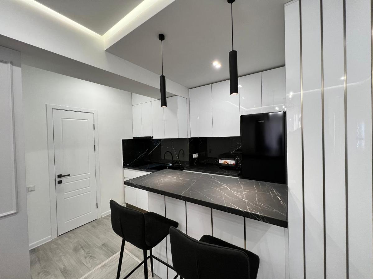 Cozy Apt 3 City Center Yerevan Exterior photo