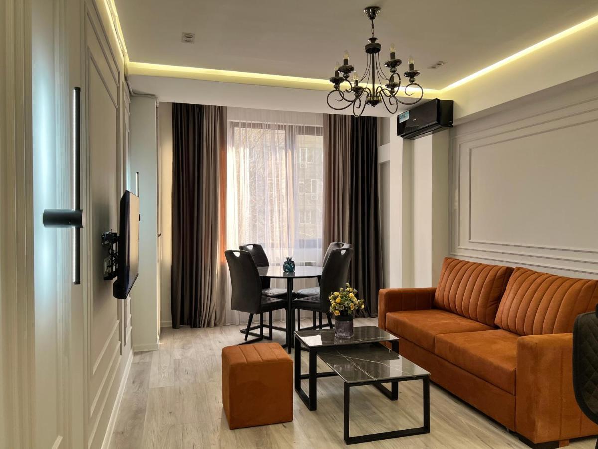 Cozy Apt 3 City Center Yerevan Exterior photo
