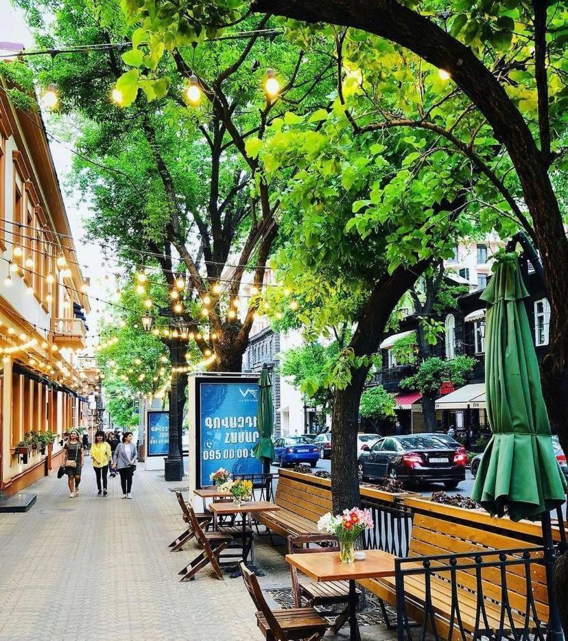 Cozy Apt 3 City Center Yerevan Exterior photo